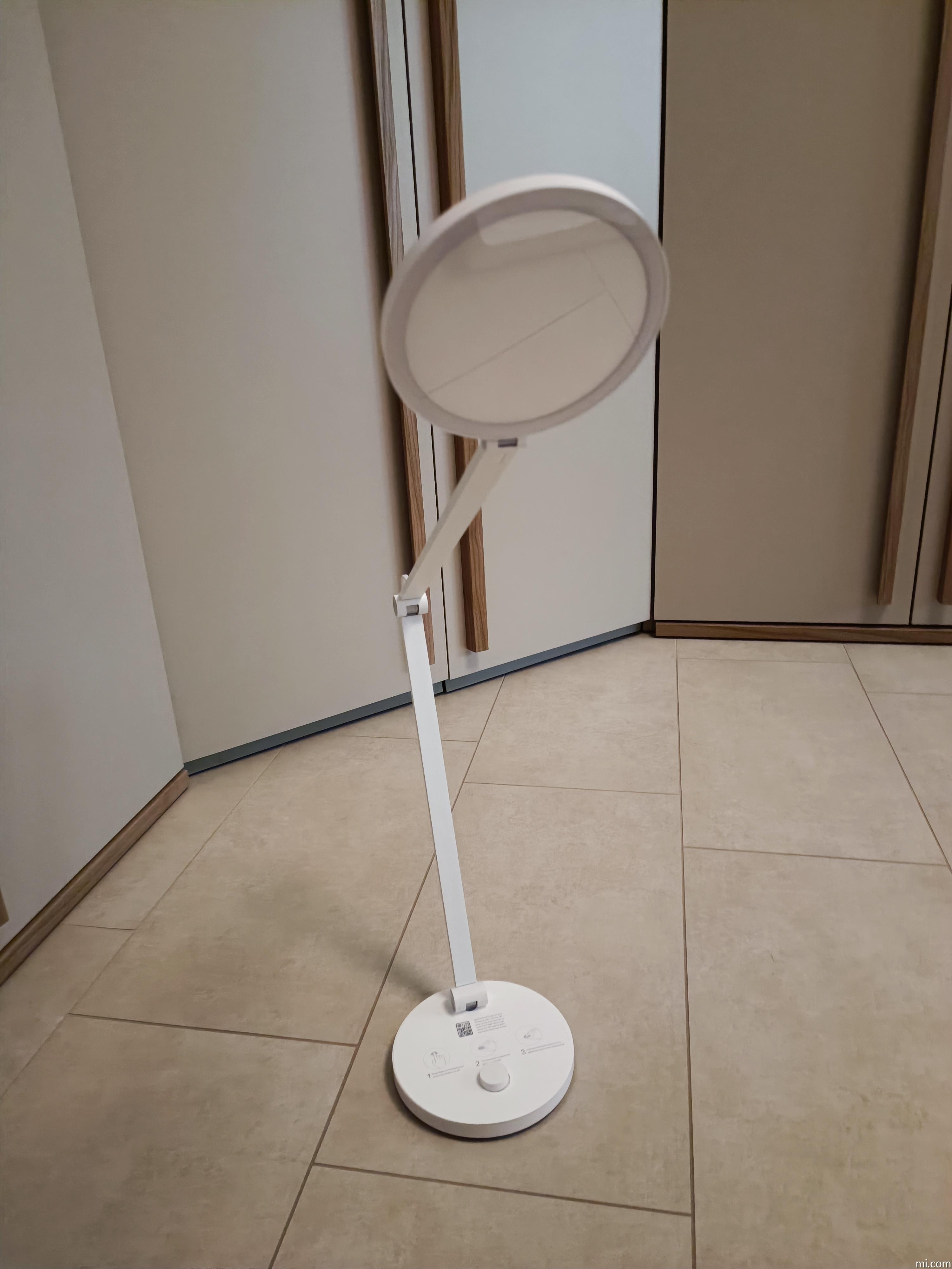 Lampada smart xiaomi da tavolo per studio: mi desk lamp pro È luce led con  comandi vocali google alexa e siri - xiaomi-desklamp-pro 