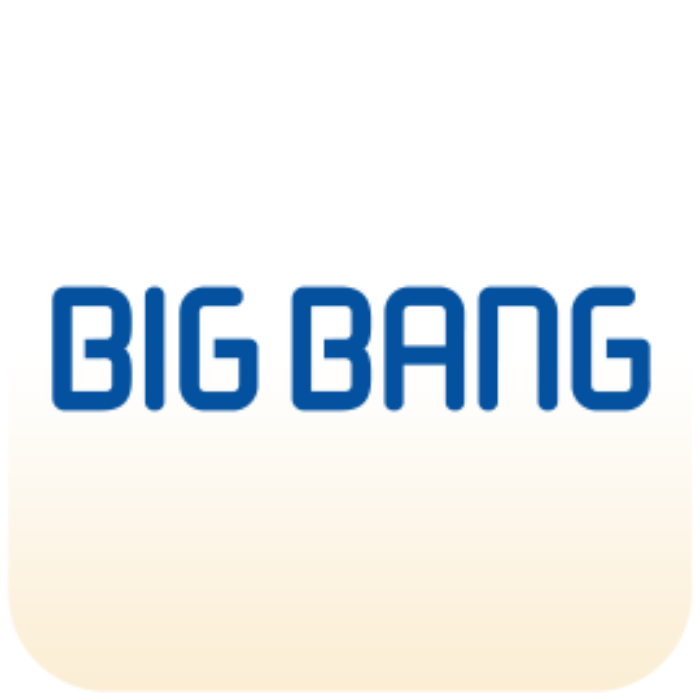 Slika prikazuje logo sa tekstom "BIG BANG" prikazanim velikim plavim slovima na pozadini koja prelazi iz bele u svetlu bež boju.