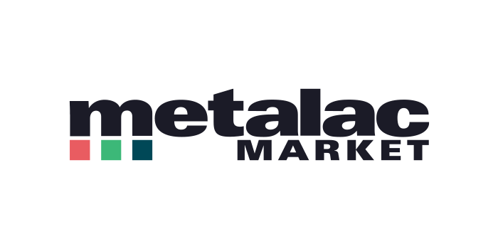 Slika prikazuje logo za "metalac MARKET." Dizajn uključuje stilizovani tekst sa rečju "metalac" napisanu malim slovima i "MARKET" velikim slovima, a levo od njega su tri vertikalne obojene trake (crvena, zelena i plava).