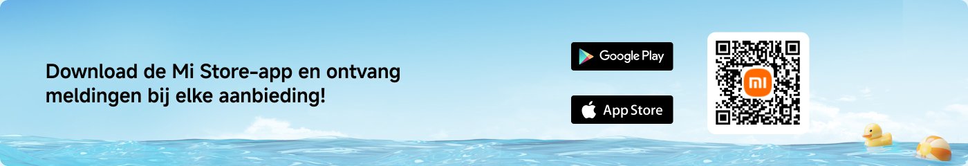Download de Mi Store-app om op de hoogte te blijven van elke aanbieding. Inclusief downloadlinks en QR-codes voor Google Play en de App Store. De achtergrond is een blauwe lucht en wateroppervlak, met een speelgoed eend aan de rechterkant.