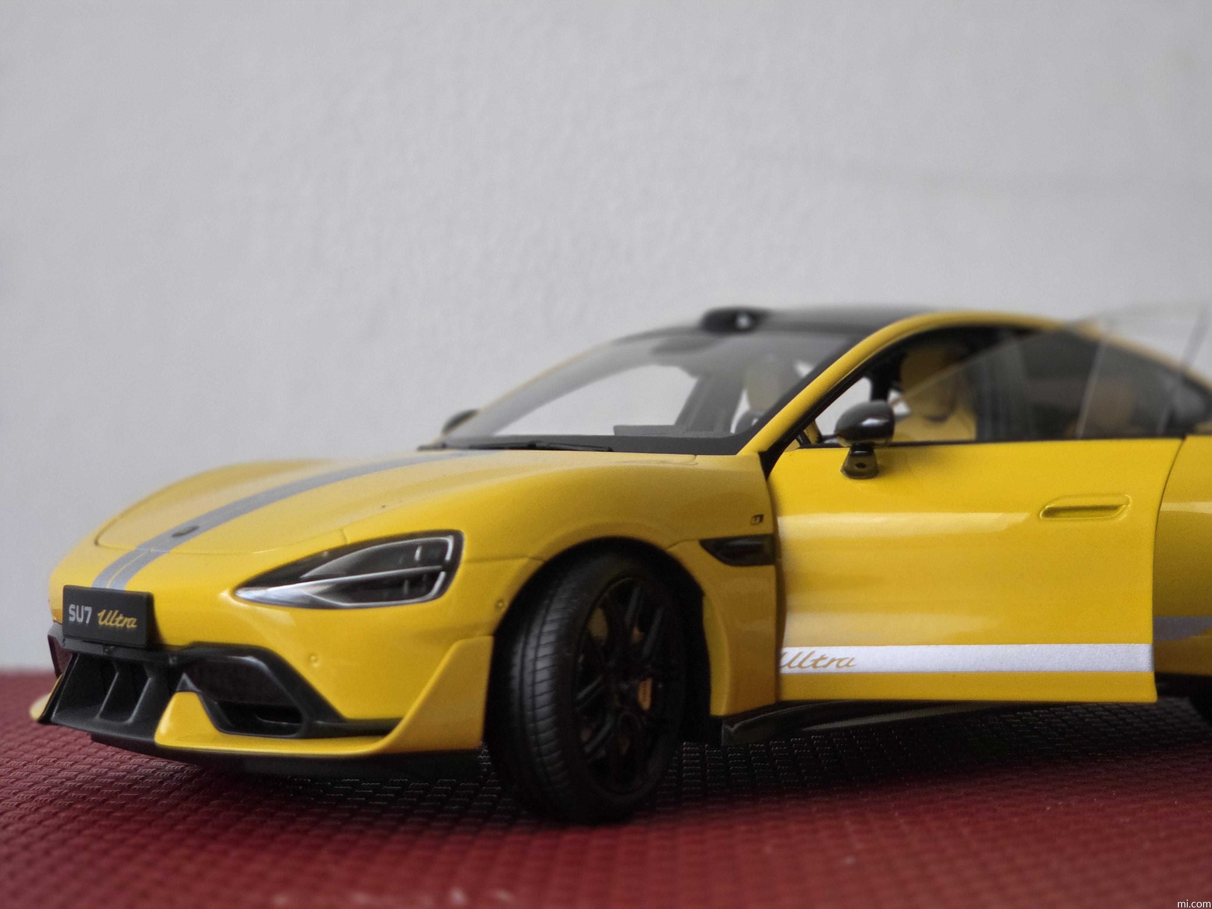 Xiaomi SU7 Ultra 1/18 Die-cast Model Car Lightning Yellow - Xiaomi