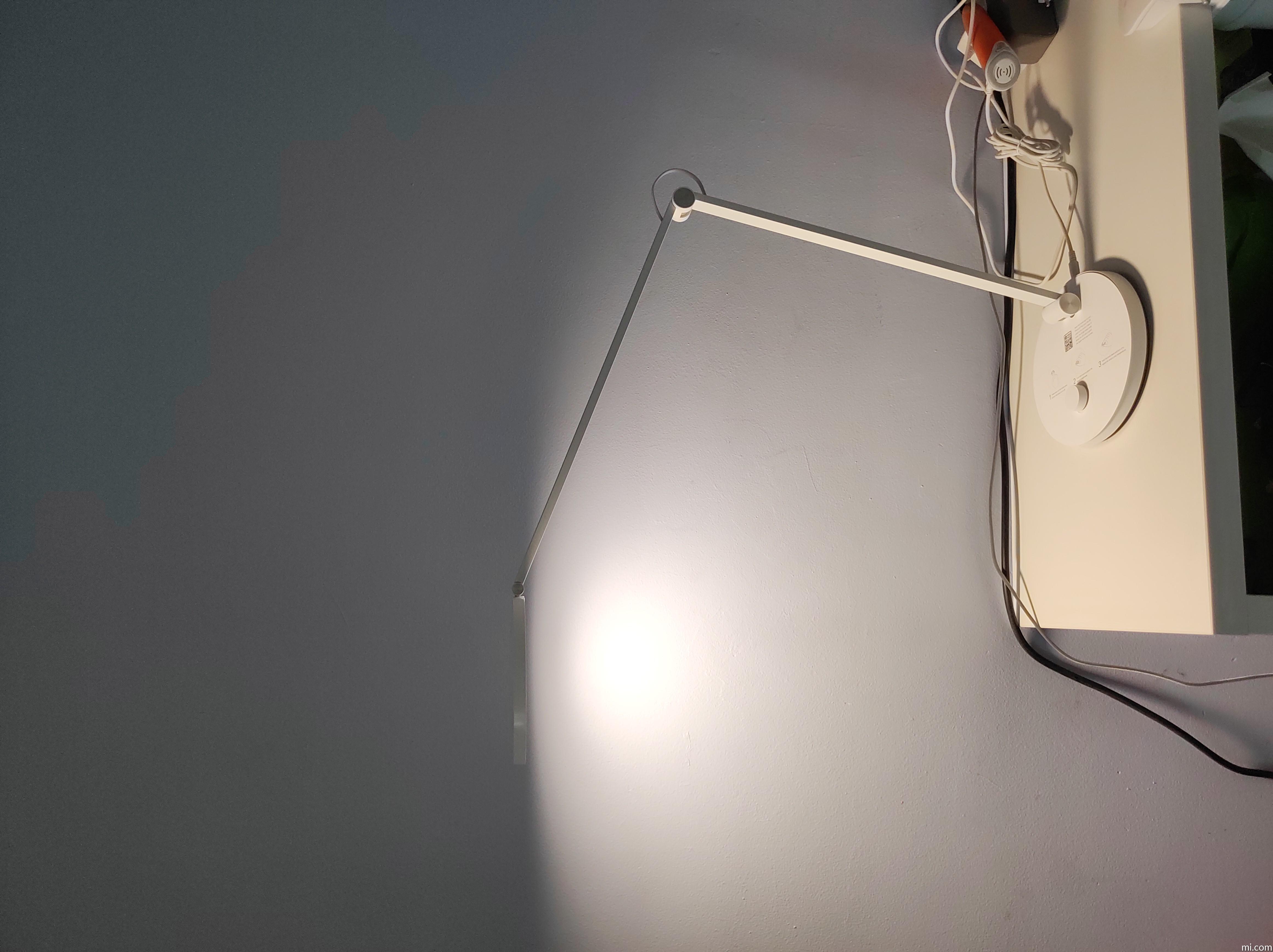 Lampe de bureau Xiaomi Pro avec éclairage LED Blanc - Montage et  connectique PC