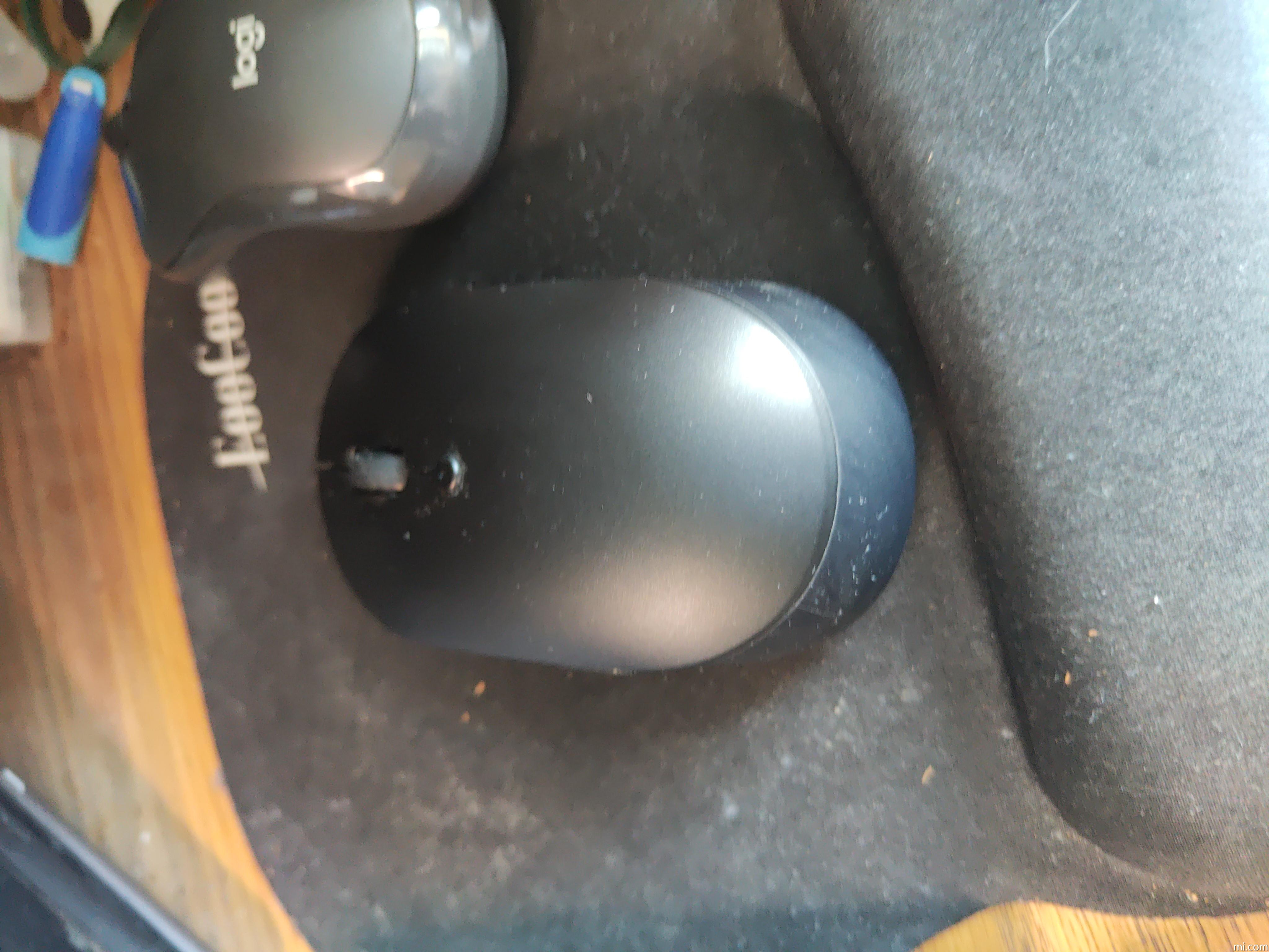 Xiaomi Mouse Wireless Silenzioso Dual Mode (Bluetooth + 2.4GHz) - 1200 DPI - Leggero E Simmetrico - Nero - 4
