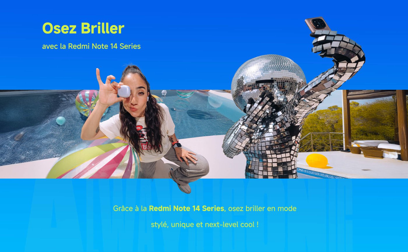 Une femme pose au bord de la piscine, à côté d'un personnage portant une tenue réfléchissante qui prend un selfie, avec en arrière-plan la piscine et un environnement ensoleillé.