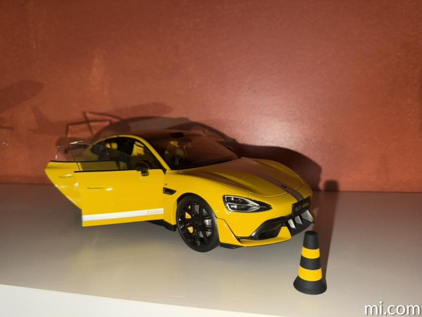 JakeSpecial – Voiture Miniature Vibrant Green Xiaomi YU7